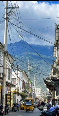 速度与温度交织的现代都市体验